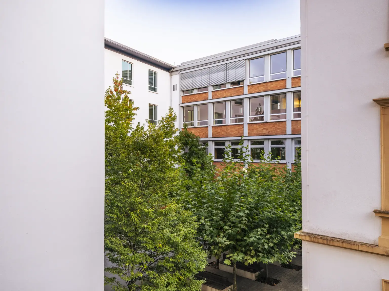 St Dominikus Gymnasium 2347 Schulhaus v. aussen St. Dominikus KA Okt25 foto eberle