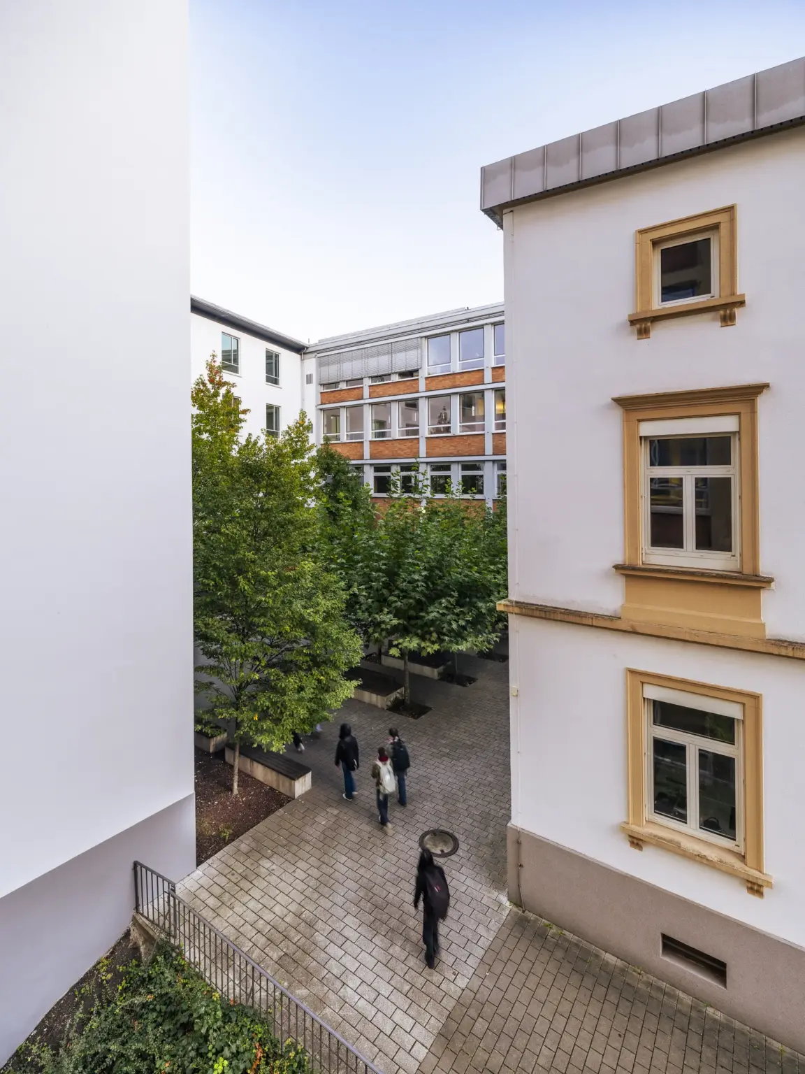 St Dominikus Gymnasium 2350 Schulhaus v. aussen St. Dominikus KA Okt25 foto eberle