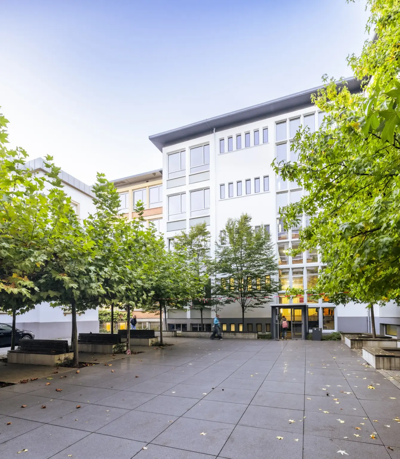 St Dominikus Gymnasium 2354 Schulhaus v. aussen St. Dominikus KA Okt25 foto eberle
