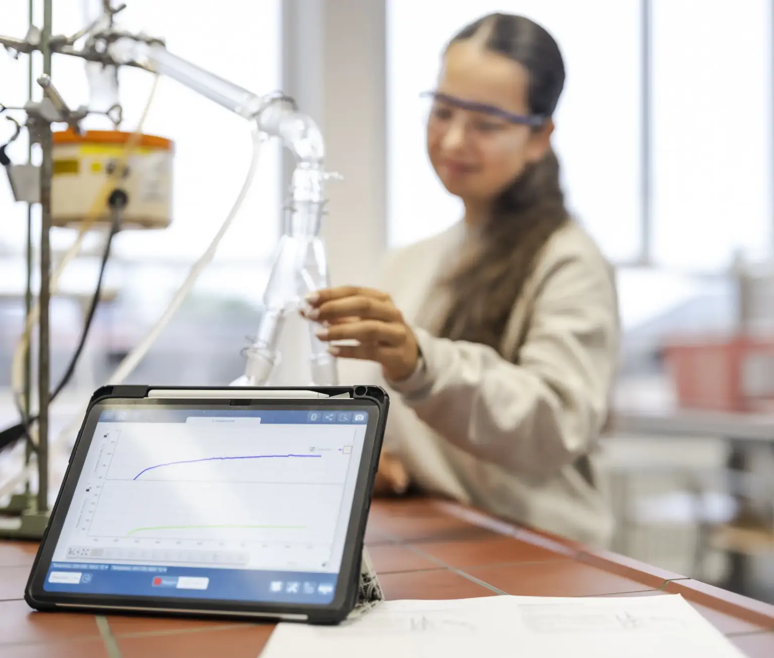 St Dominikus Gymnasium 2418 Chemie Versuch St. Dominikus KA Okt25 foto eberle