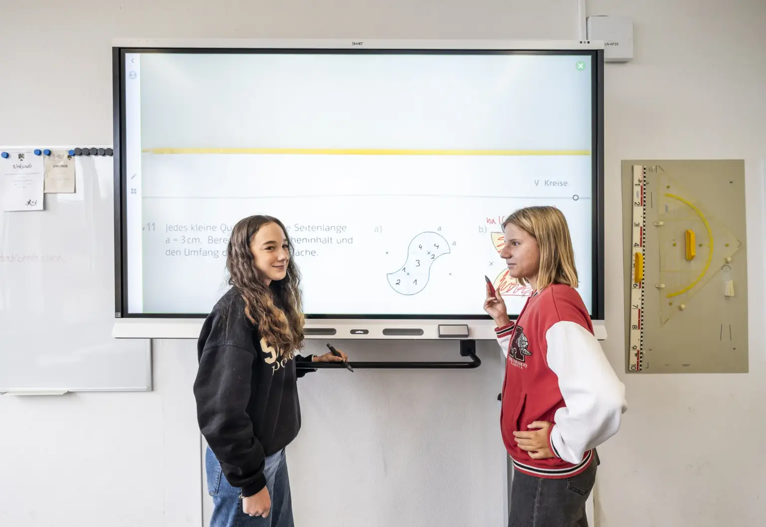 St Dominikus Gymnasium 2498 Unterricht Smartboard St. Dominikus KA Okt25 foto eberle
