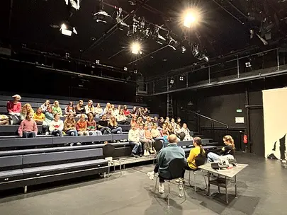 theaterbesuch 6a 7a0003 v69vv0jy8mzb767